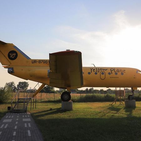 Yellow Plane Yurov Экстерьер фото